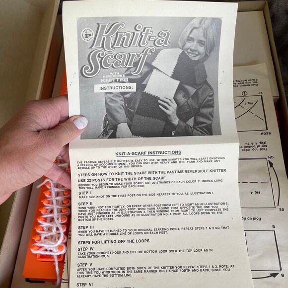 Vintage Pastime Knit A Scarf Craft Kit Toy No Knitting Needle Original Yarn Loom - Picture 5 of 9